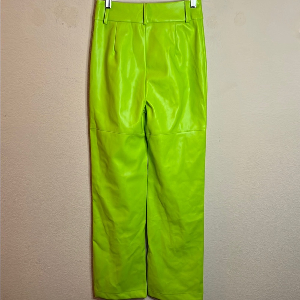 Meshki 2-Pc Sz Small Green Crop Top worn Em­ma Her­nan as in Sell­ing Sun­set - Picture 9 of 16